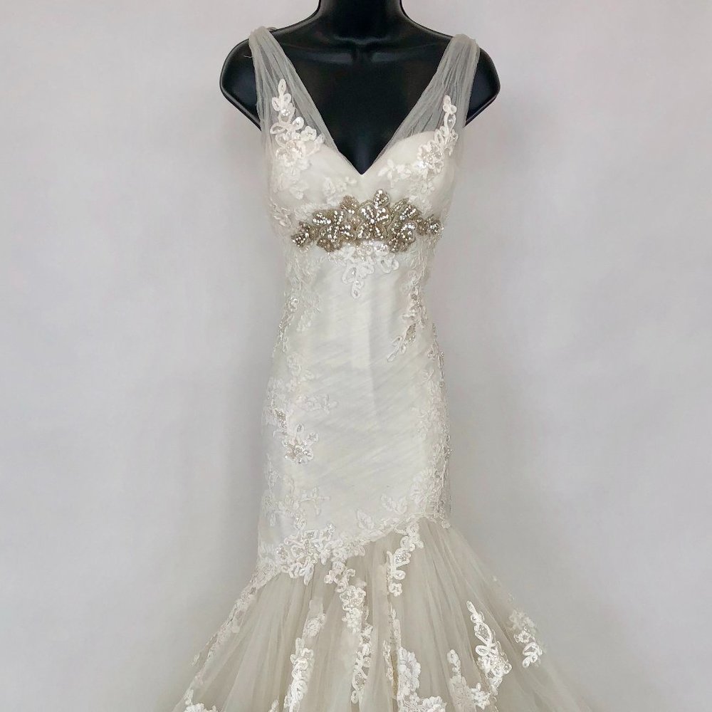 Enzoani Irina Ivory Size 10 Trumpet Wedding Gown